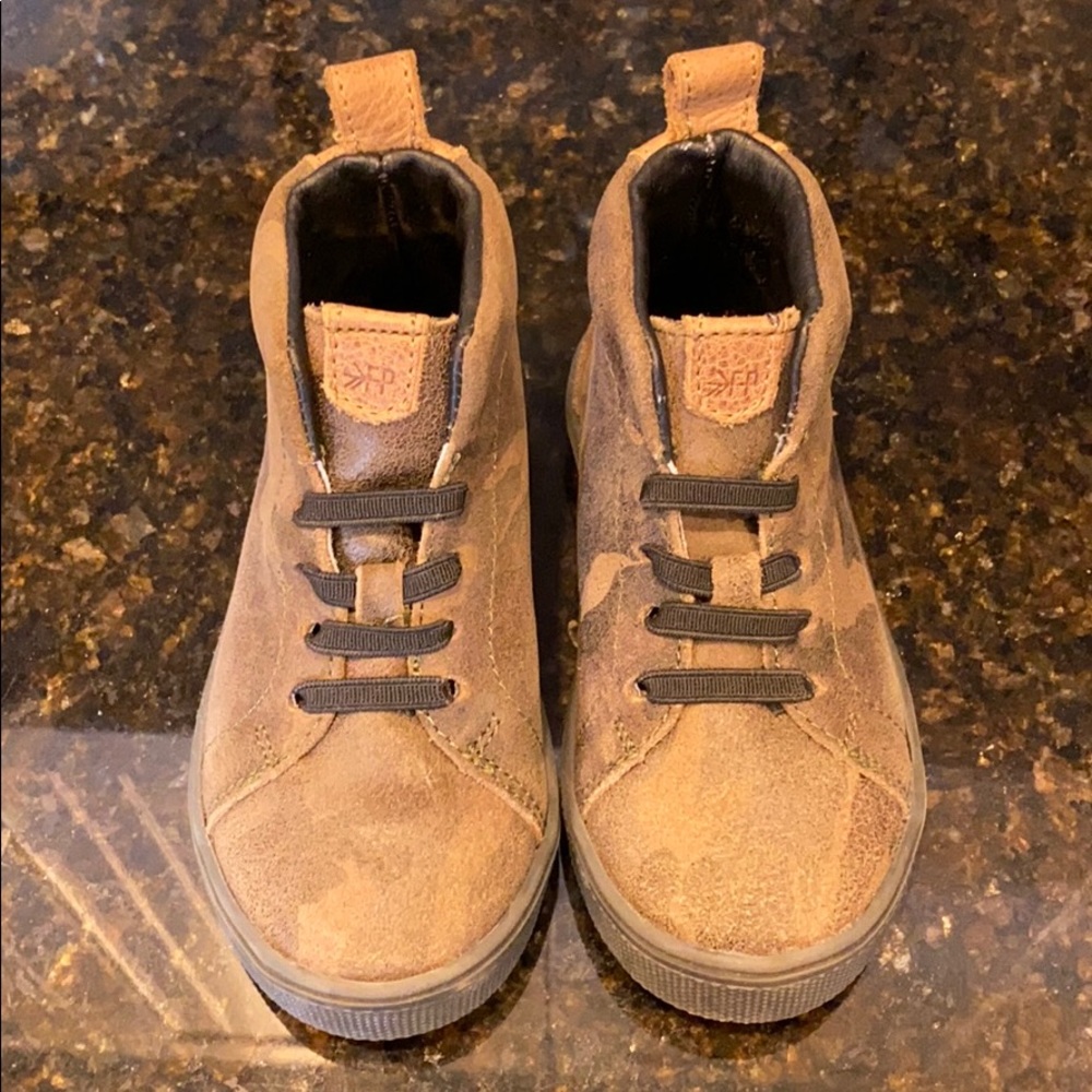 Freshly picked Camo Chelsea Boot